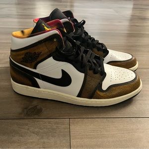 Nike Air Jordan Mens Size 12  like new Nike Air Jordan 1 Mid SE Black/Taxi